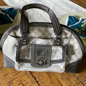 COACH|F13977 SIGNATURE HANDBAG GRAY/SILVER